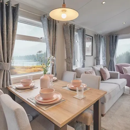 Platinum Caravan * Bothel